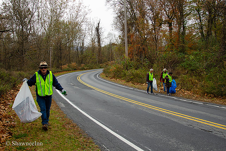 Volunteers cleaning up River Road
